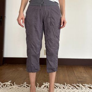 North Face Women's Gray Capri Pants Size Medium